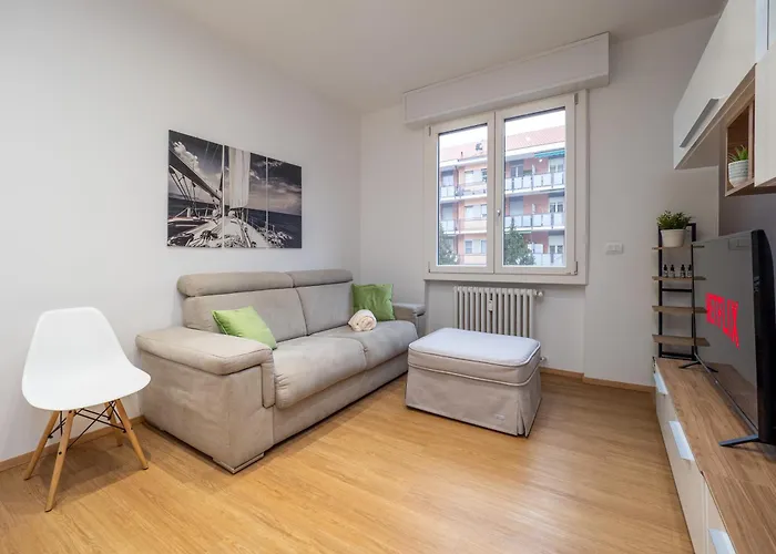 Milano 5 Guests - Modern Apt With Balcony