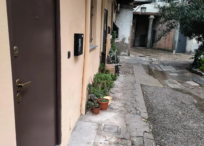PM 410 Via Delle Forze Armate Guest House