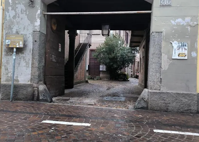 PM 410 Via Delle Forze Armate Guest House